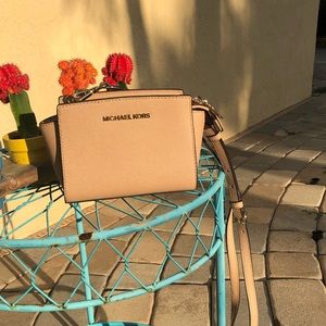 Michael Kors Mini Selma Crossbody